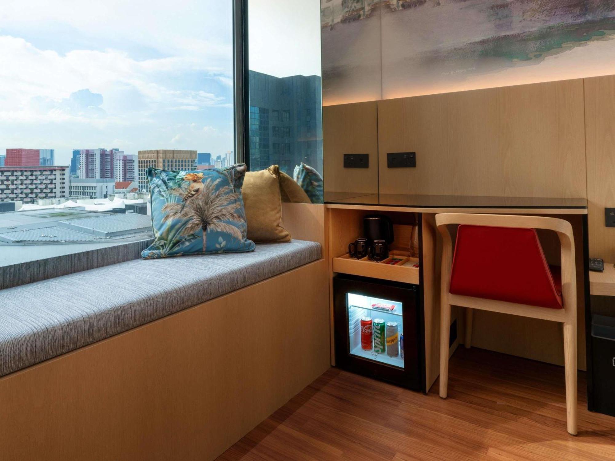 Deluxe Queen Room 1 Queen Bed High Floor Minibar